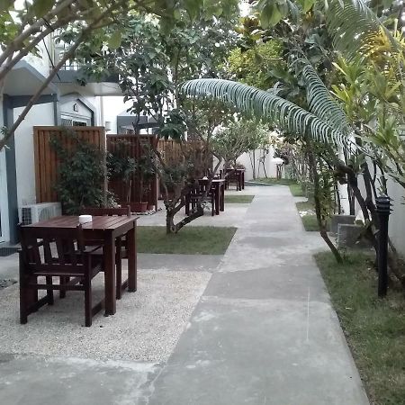 Sanalae Apartments Honiara Esterno foto