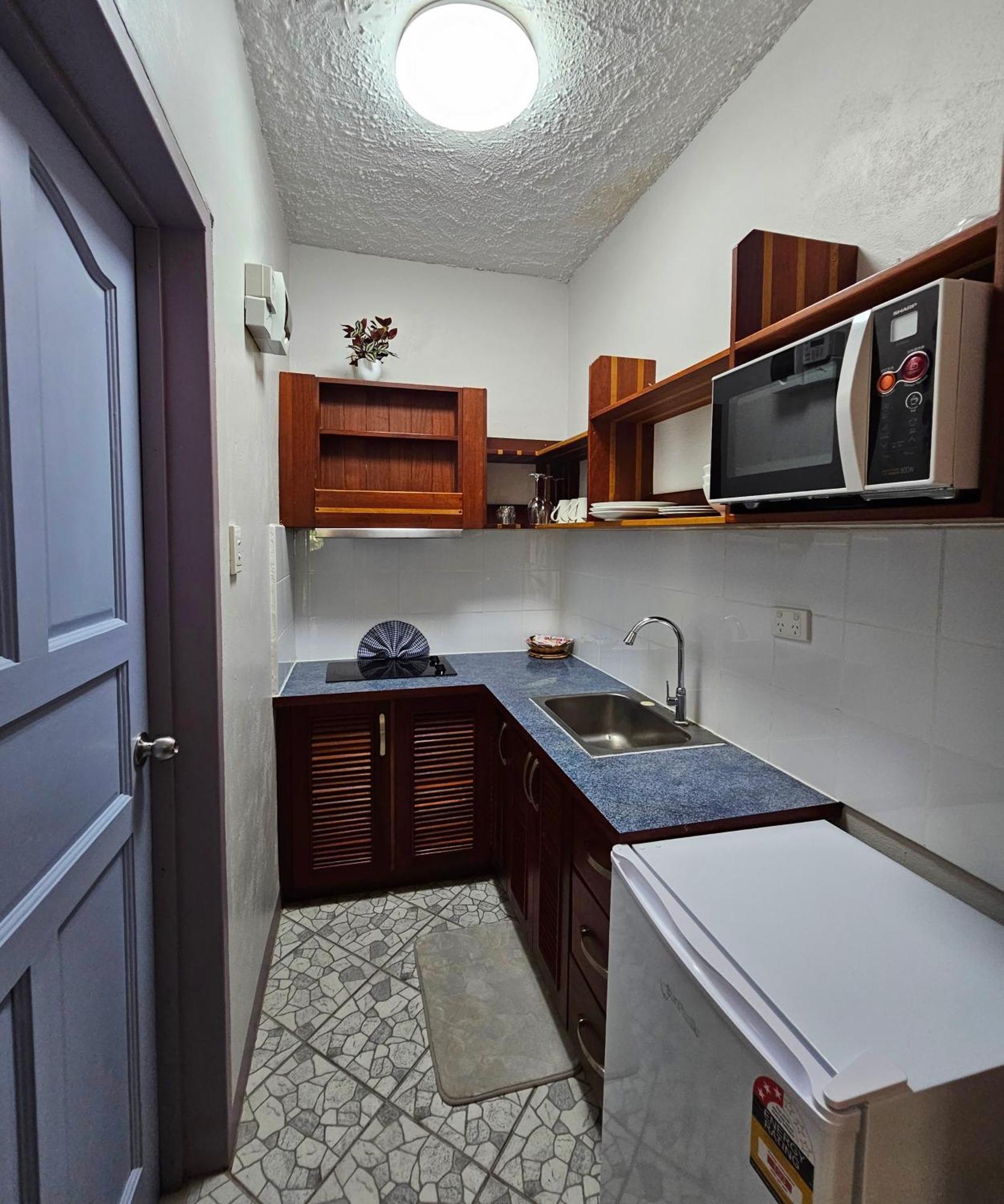 Sanalae Apartments Honiara Esterno foto