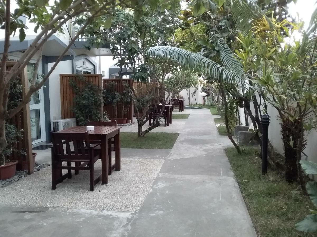 Sanalae Apartments Honiara Esterno foto